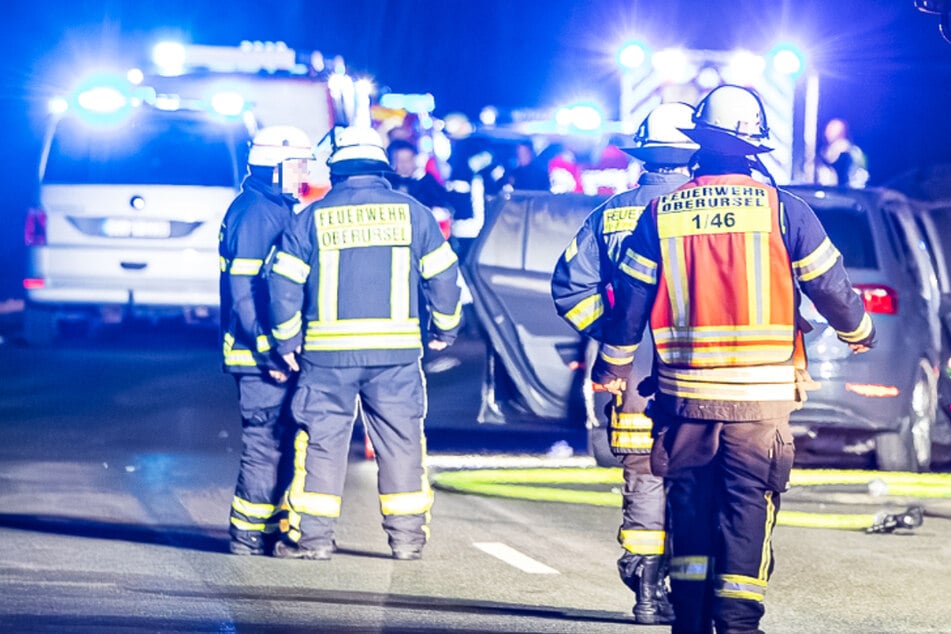 Nach zwei Unfällen in Folge wurde die B455 bei Oberursel am Donnerstagabend gesperrt.