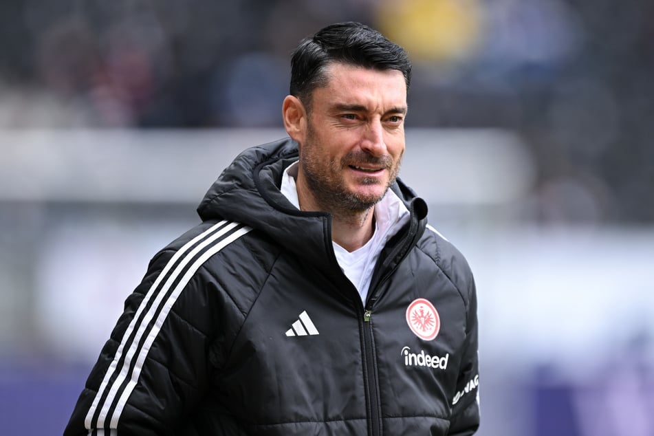SGE-Trainer Albert Riera (44) möchte mit seiner Mannschaft Europa erreichen und gegen RB Leipzig siegen.
