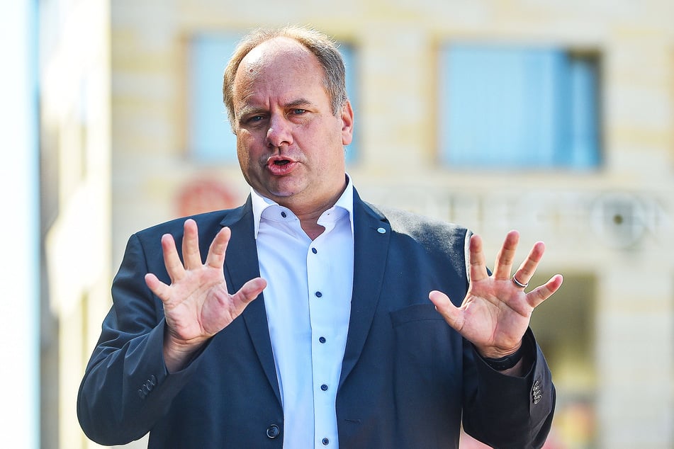 Will mögliche Zusagen nie gemacht haben: OB Dirk Hilbert (48, FDP) auf eine Bürgeranfrage.