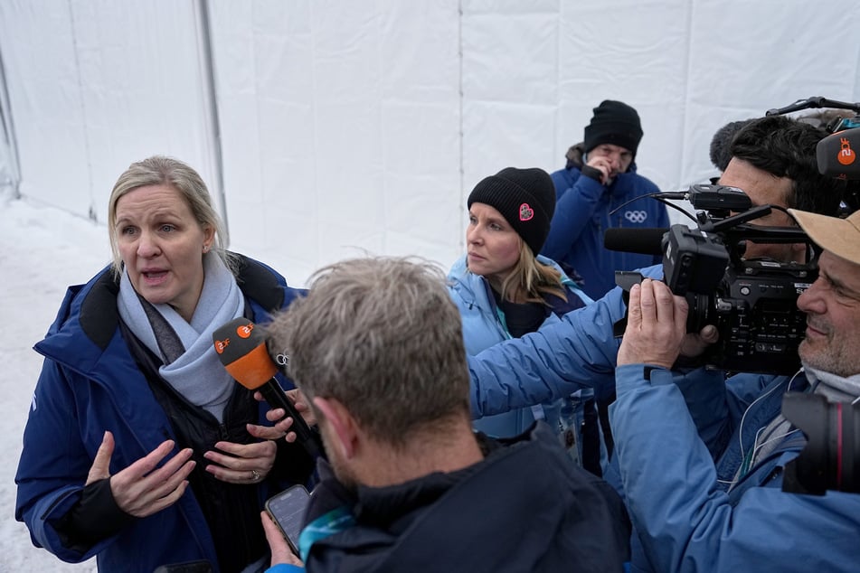 Das IOC um Präsidentin Kirsty Coventry (42, l.) rückte nicht von der Ansicht ab, dass der Helm Heraskevychs gegen die IOC-Richtlinien verstößt.