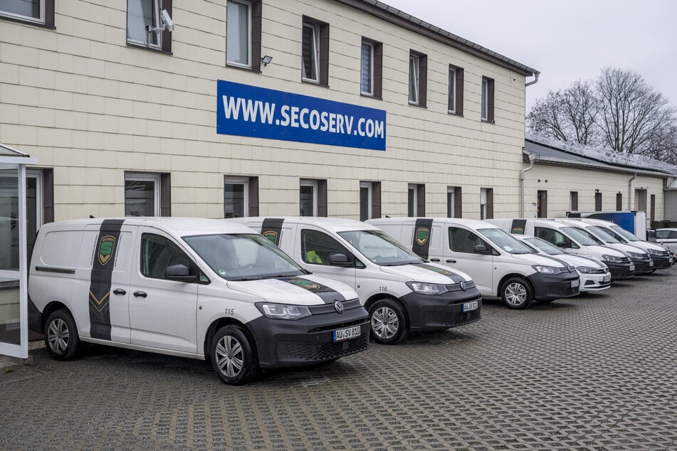 Die Transporter-Flotte der Sicherheitsfirma.
