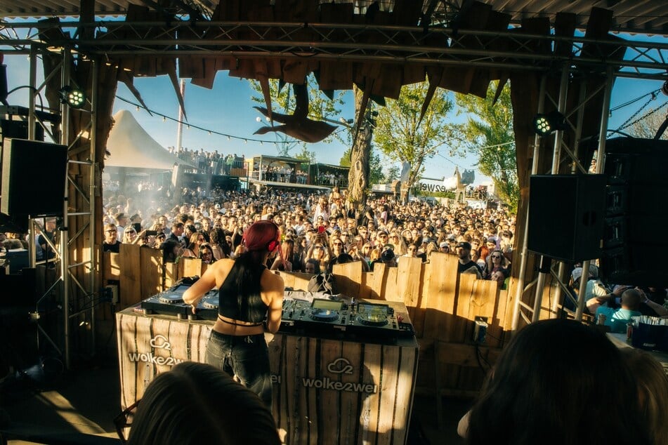 Auf dem "Wolkezwei"-Open-Air könnt Ihr einen tollen Tag mit Elektromusik verbringen.
