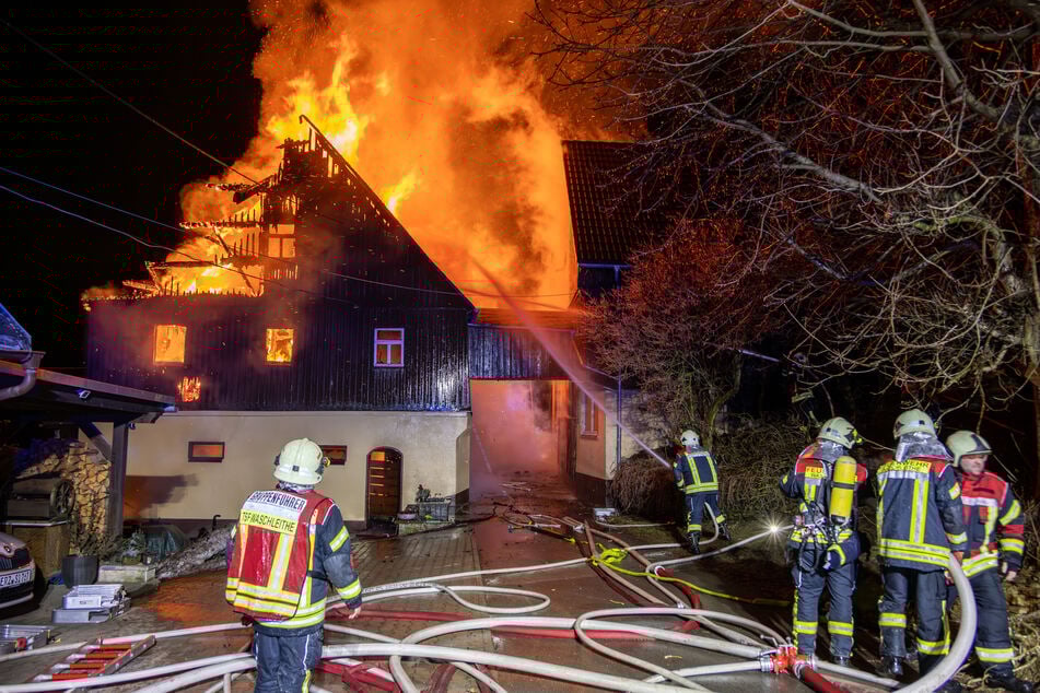 Das Feuer breitete sich rasch in dem denkmalgeschützten Haus aus.