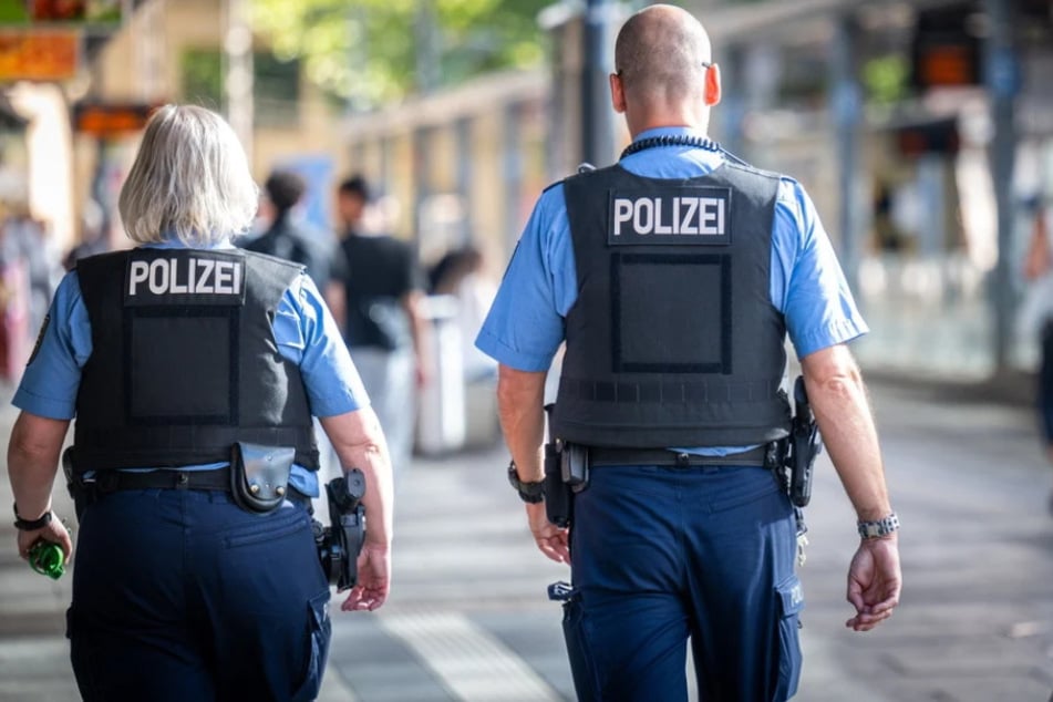 Streifenpolizisten dürfen im Dienst keine kurzen Hosen tragen.