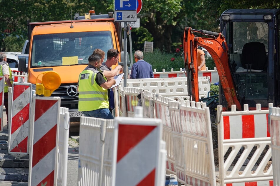Grund für den plötzlichen Stromausfall war ein Stromkabel, welches durch Baggerarbeiten auf einer Baustelle beschädigt wurde.