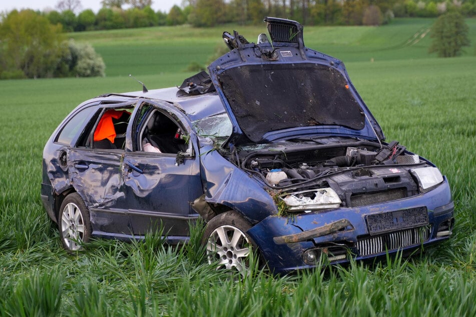 Der Škoda wies nach dem Unfall deutlich sichtbare Beschädigungen auf.