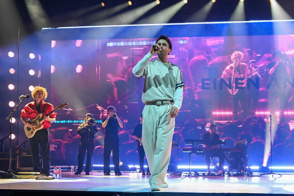 Im Sommer geht es für den Singer/Songwriter auf Open-Air-Tour mit Stopps unter anderem in Dresden und Erfurt.