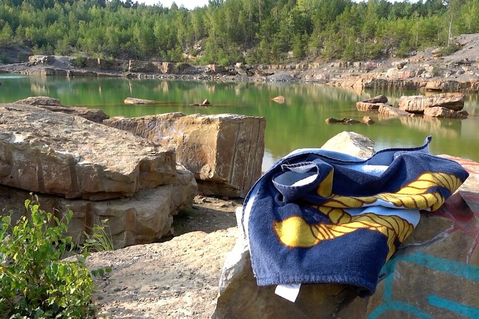 Der junge Mann war von einem Stein ins Wasser gerutscht.