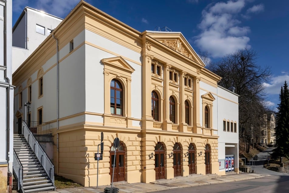 Die Aufführung findet im November im Eduard-von-Winterstein-Theater statt.