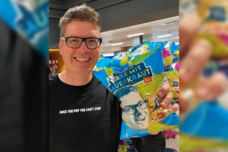 Kartoffelsnack-Fan Oliver Numrich (48) präsentiert seine Chips-Kreation "Haxe mit Sauerkraut".