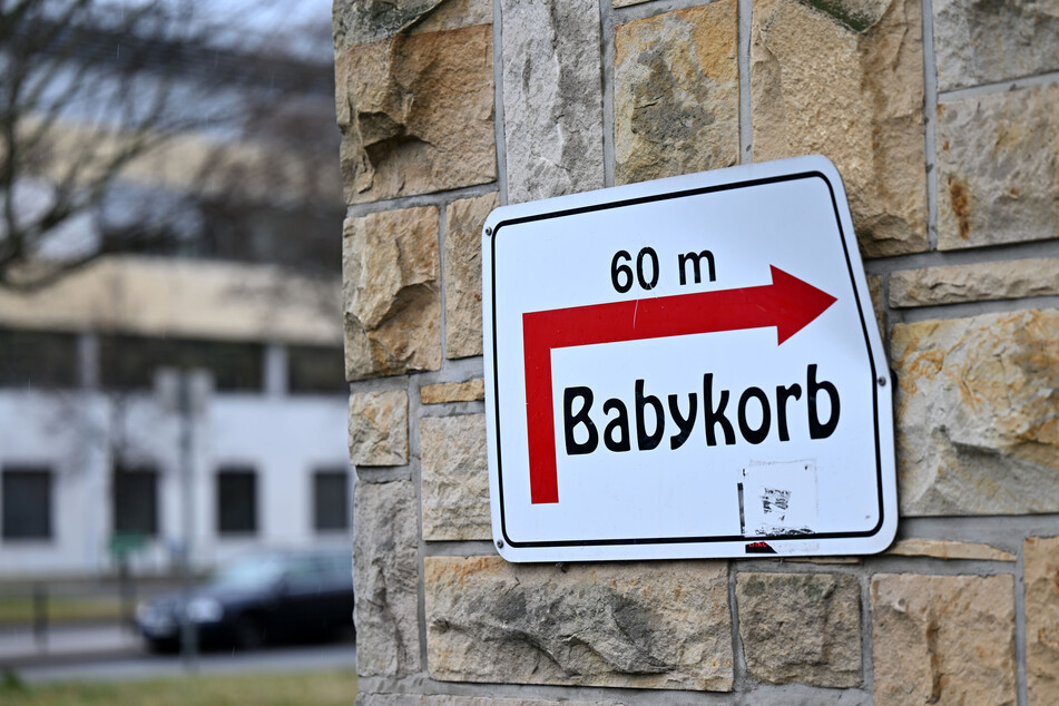 In Thüringen gibt es bereits in drei Städten eine Anlaufstelle, wo Mütter ihr neugeborenes Baby abgeben können. Mit dem Eichsfeldklinikum in Heiligenstadt kommt nun eine weitere Babyklappe hinzu. (Symbolfoto)