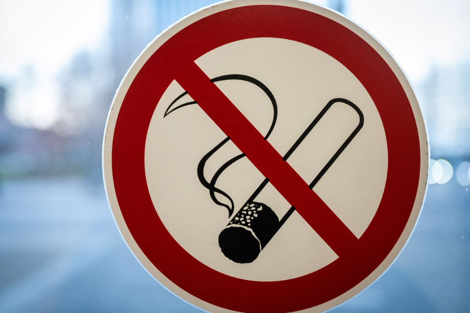 Herrschen Waldbrandstufen 4 oder 5, gilt auf den rund 400 Chemnitzer Grünflächen womöglich bald: Rauchverbot!