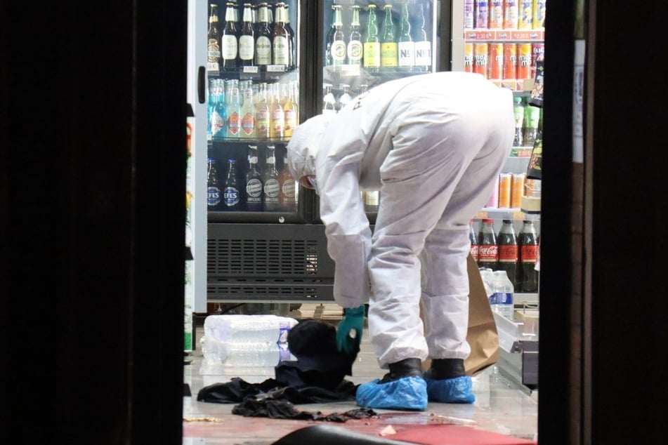 Die Spurensicherung untersuchte den Tatort, einen Kiosk in Mannheim, nach den Schüssen im vergangenen Jahr.