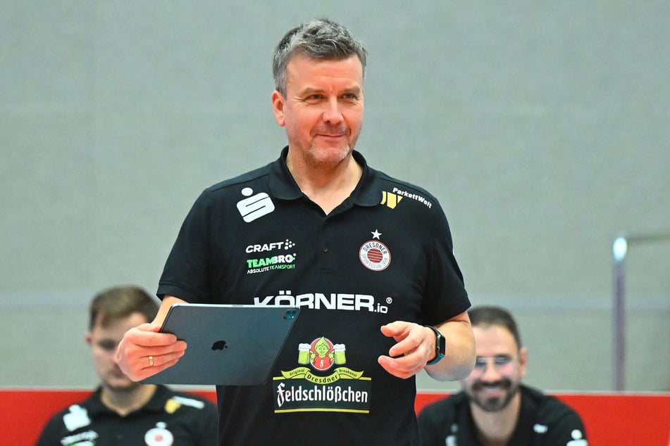 DSC-Coach Alex Waibl (58) will in Suhl einen Fuß in die Tür des "Euphorie-Laufes" des Gegners bekommen.