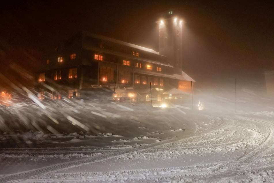 Auf dem Fichtelberg schneit es bereits seit dem gestrigen Donnerstagabend wieder.