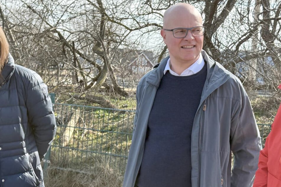 Schleswig-Holsteins Umweltminister Tobias Goldschmidt (44, Grüne) ist ebenfalls vor Ort.