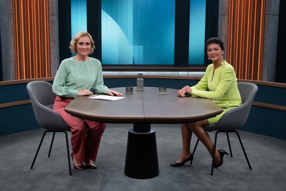 Am Sonntagabend diskutierte Caren Miosga (55, l.) mit BSW-Gründerin Sahra Wagenknecht (55).