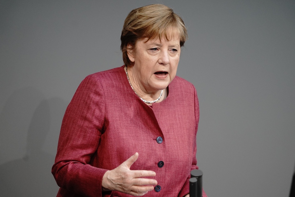 Bundeskanzlerin Angela Merkel (66, CDU) verteidigte ihre Notbremse am Freitag im Bundestag.