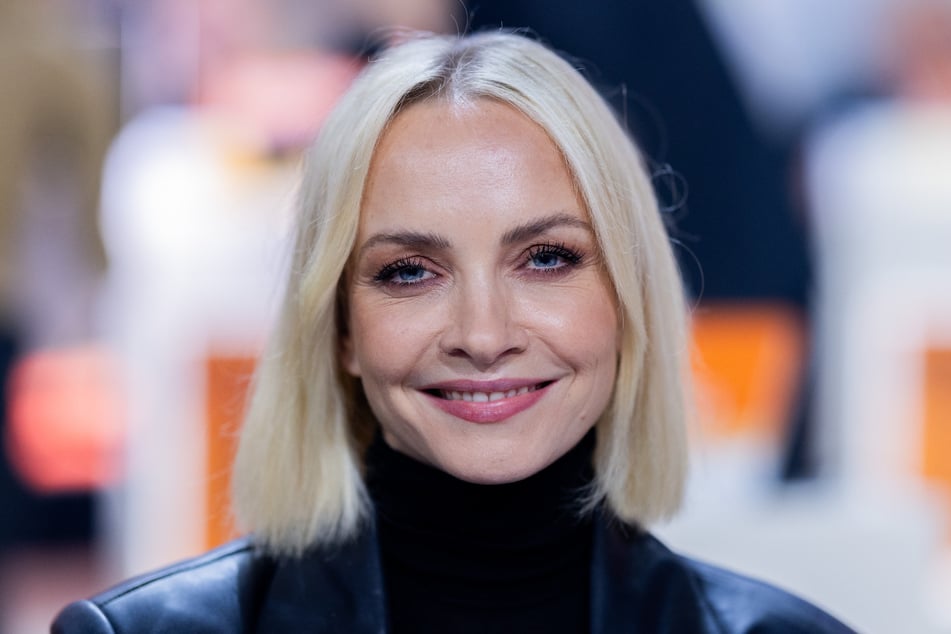 Janin Ullmann (43) war in den ersten drei Staffeln Moderatorin bei "Make Love, Fake Love", ersetzt nun aber Lola Weippert (29) bei "Temptation Island".