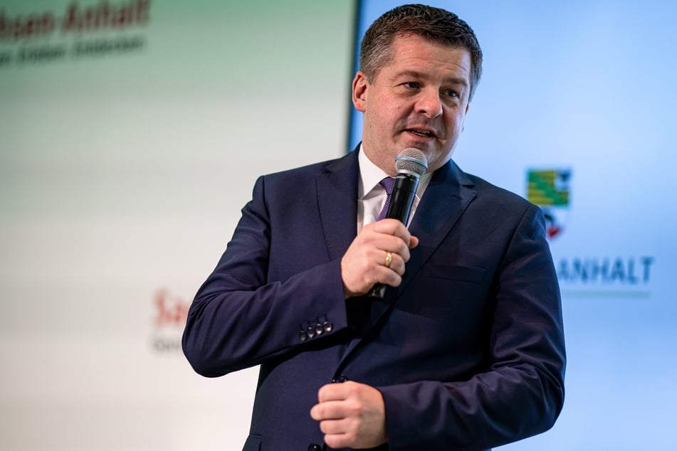 Sven Schulze (48) ist bereits jahrelang enger Vertrauter des bisherigen Ministerpräsidenten Reiner Haseloff (71). (Archivbild)