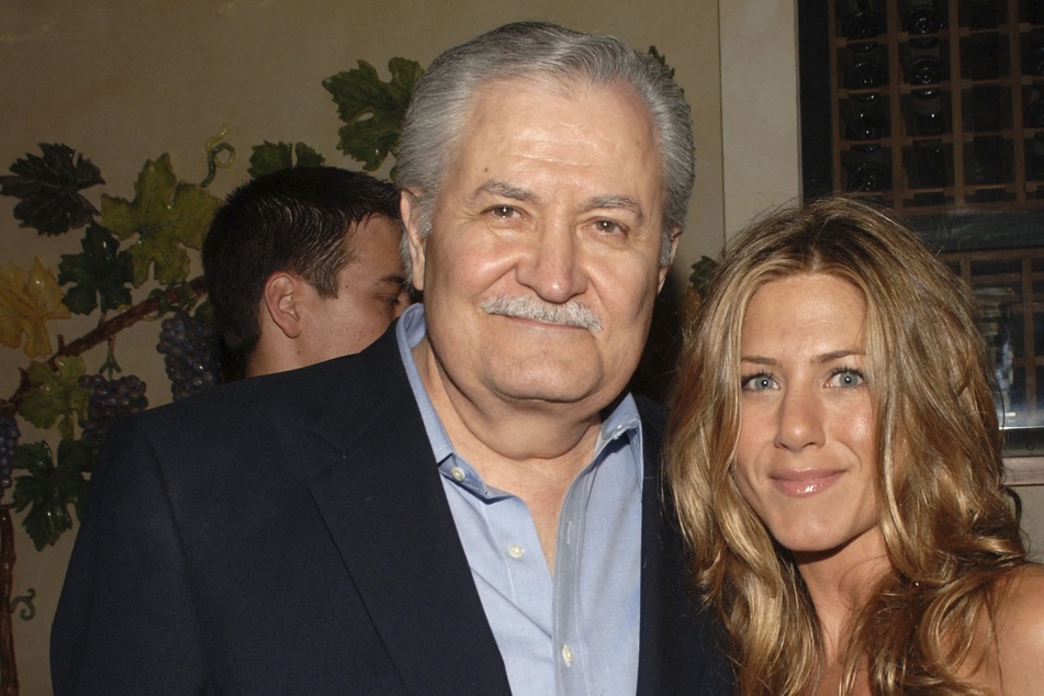 Jennifer Aniston confirms her father has passed away