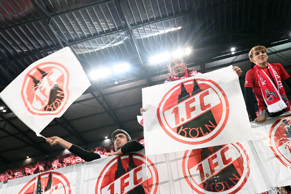 Die Fans lieben ihren 1. FC Köln und halten mit ihrer Zuneigung momentan nicht hinter dem Berg.