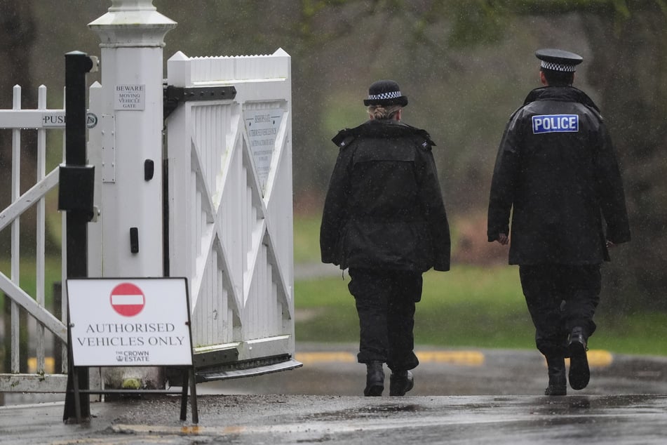 Die Polizei untersuchte nach der Festnahme von Andrew Mountbatten-Windsor die Royal Lodge, seinen ehemaligen Wohnsitz.