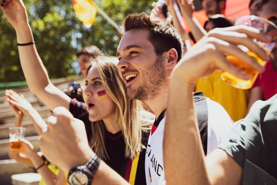 Deutschland gegen Curaçao - wer das Spiel nicht allein schauen möchte, kann zum Public Viewing gehen. (Symbolfoto)
