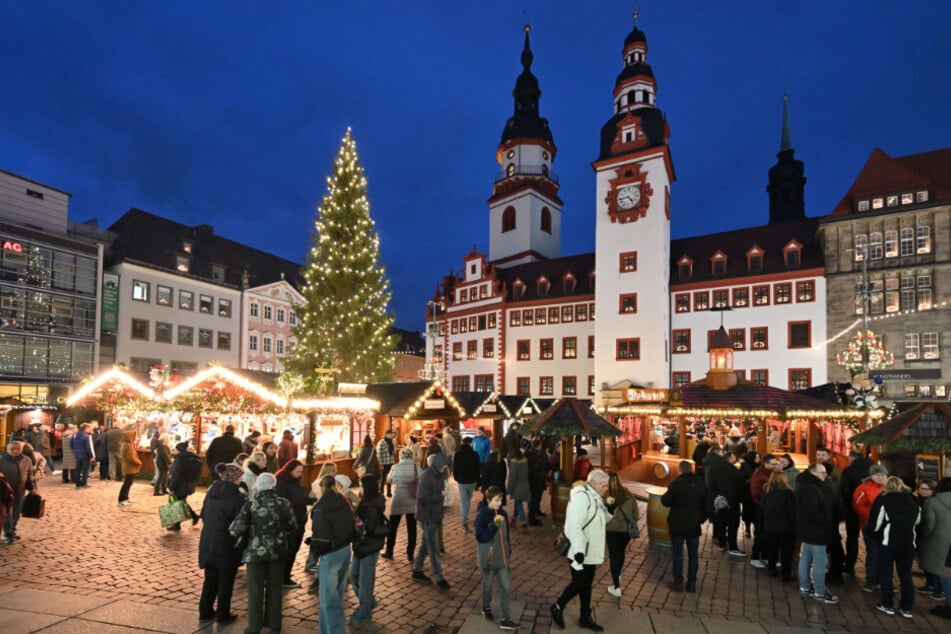 Am heutigen Freitag wurde der Chemnitzer Weihnachtsmarkt eröffnet.