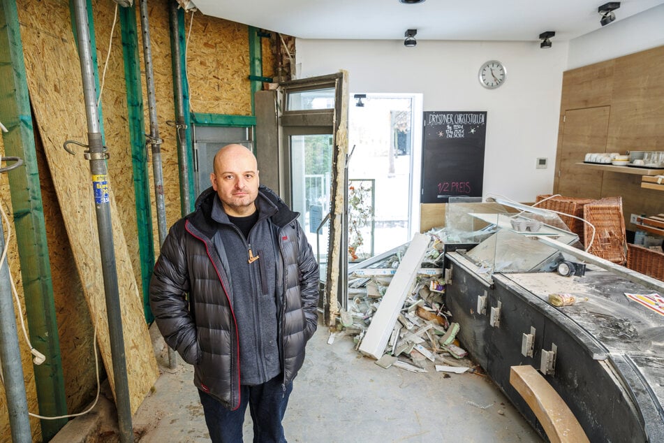 Im Januar stand Bäckermeister Stefan Richter (50) auf dem Trümmerhaufen seines Lebenswerks, nachdem ein Bus frontal in die Filiale gedonnert war.