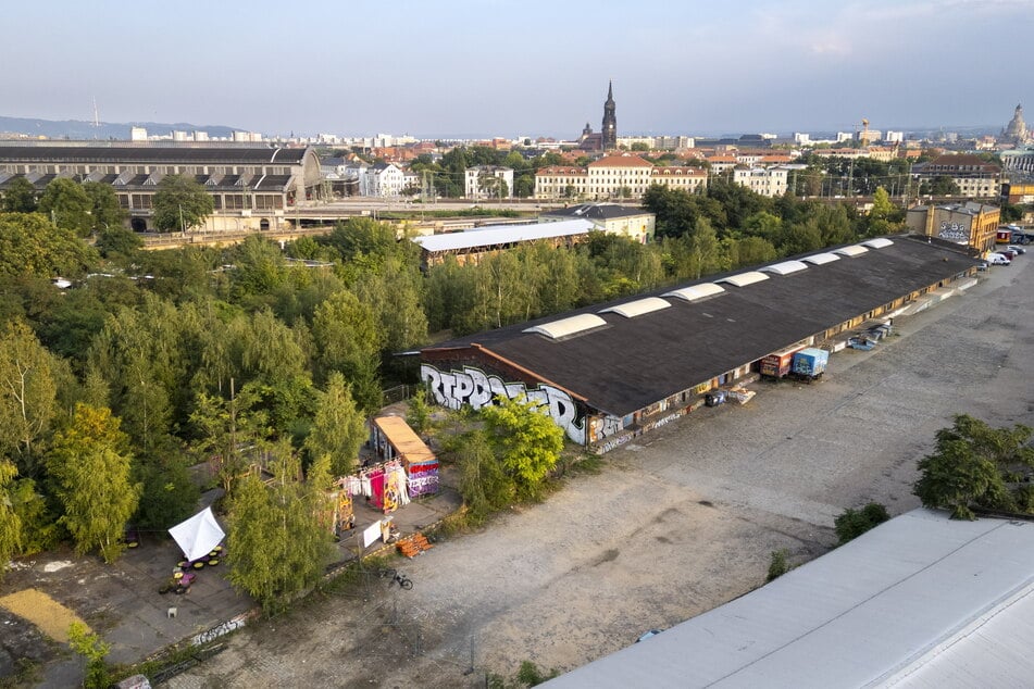 So sieht die Brache "Alter Leipziger Bahnhof" heute aus. Vorn links die "Ständige Vertretung".