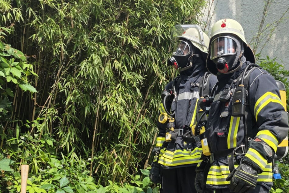 Brand in Mehrfamilienhaus: Für eine Person kommt jede Hilfe zu spät