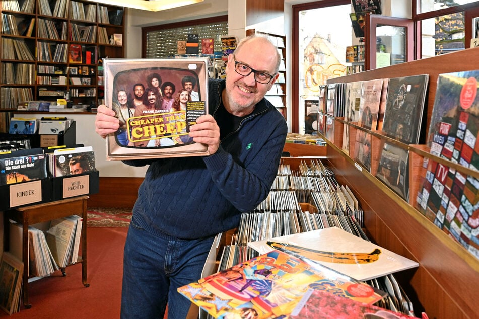 Tino Tuch (64) ist der Plattenpapst in einem der besten Plattenläden Deutschlands.