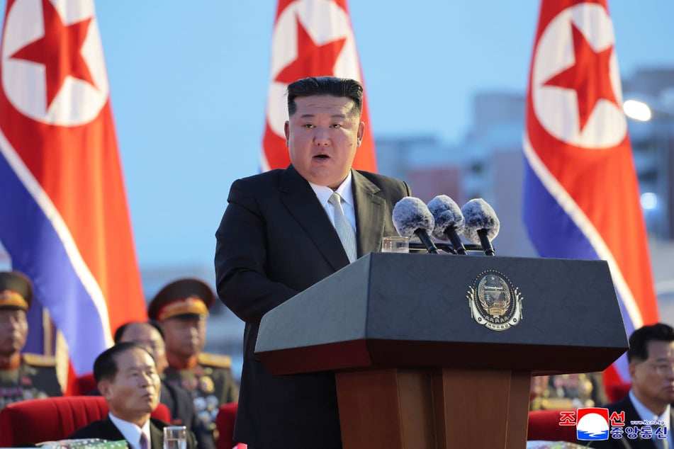 Nordkoreas Diktator Kim Jong-un (41) möchte, dass sein Land künftig mehr Atomwaffen baut.