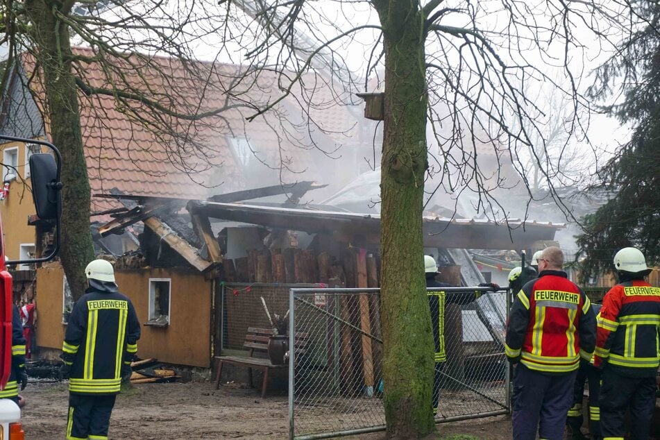 62 Kameraden der Feuerwehr sollen vor Ort gewesen sein.