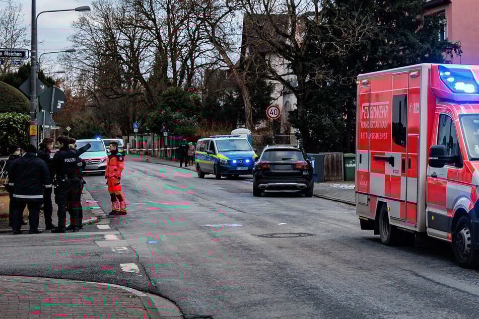 Frankfurt: Tragödie in Frankfurt: Fußgängerin (†85) wird von Auto erfasst und stirbt