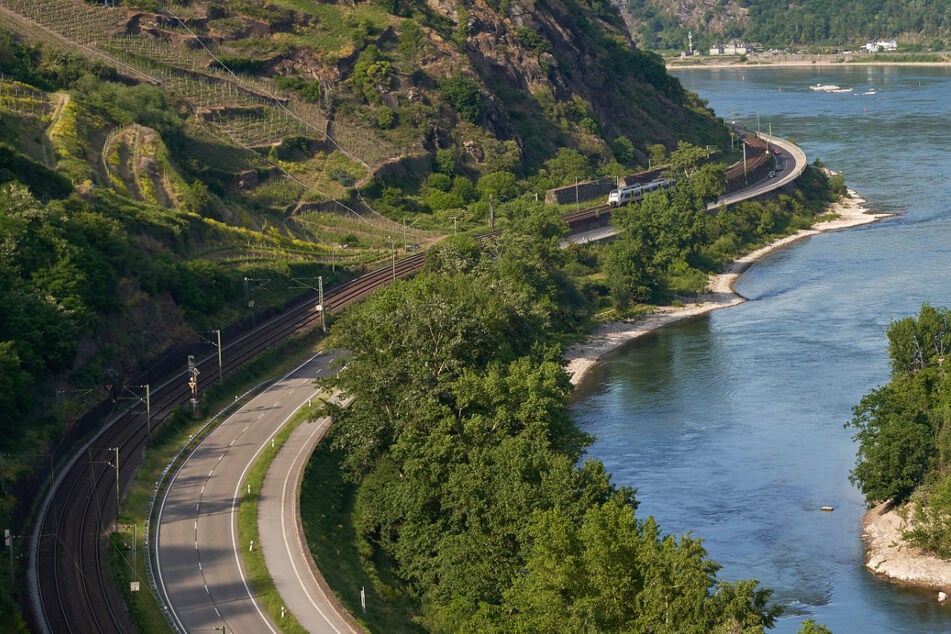 Felssturz an Loreley: B42 voll gesperrt, Verkehr umgeleitet