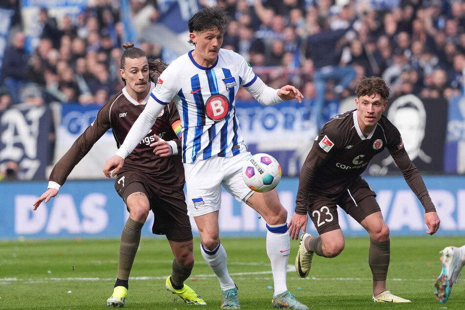 Wenn Spieler wie Fabian Reese (26, M.) "gut drauf sind", geht Philipp Treu (r.) gerne und motiviert in den Zweikampf.