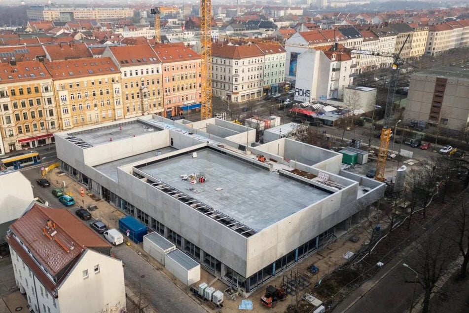 Die neue Schwimmhalle wird die modernste in Leipzig. Leistungssportler, Freizeitschwimmer und Familien sollen hier zusammen Sport treiben.