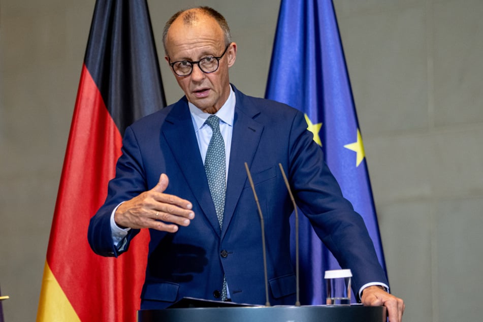 Friedrich Merz (69, CDU) geht davon aus, dass die Verletzung des polnischen Nato-Luftraums durch russische Drohnen kein Versehen war.