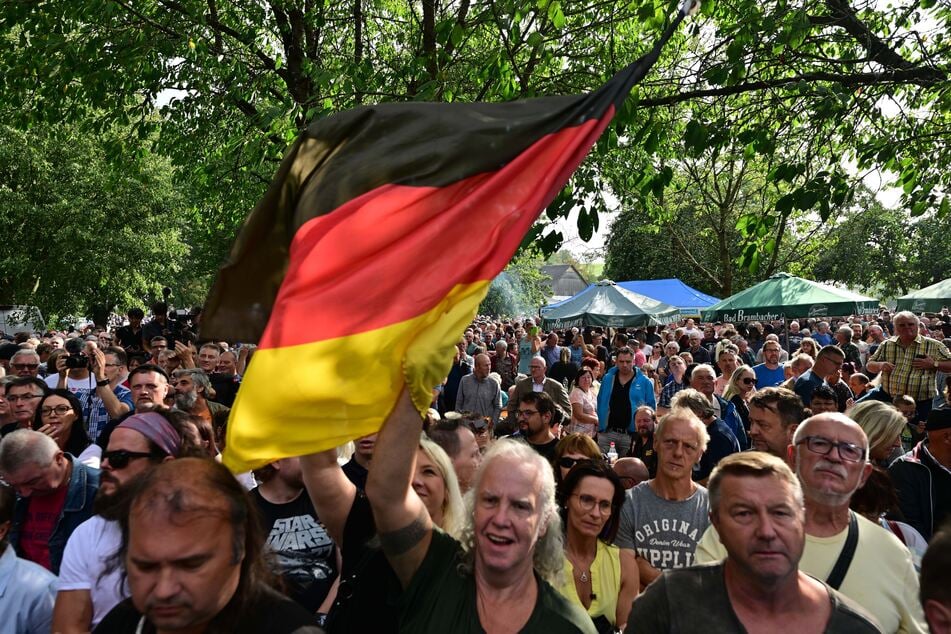 AfD-Wahlveranstaltung in Thüringen: Wanderwitz glaubt, ein Teil ihrer Wähler könne erst erreicht werden, wenn man die Partei zurücksetzt.