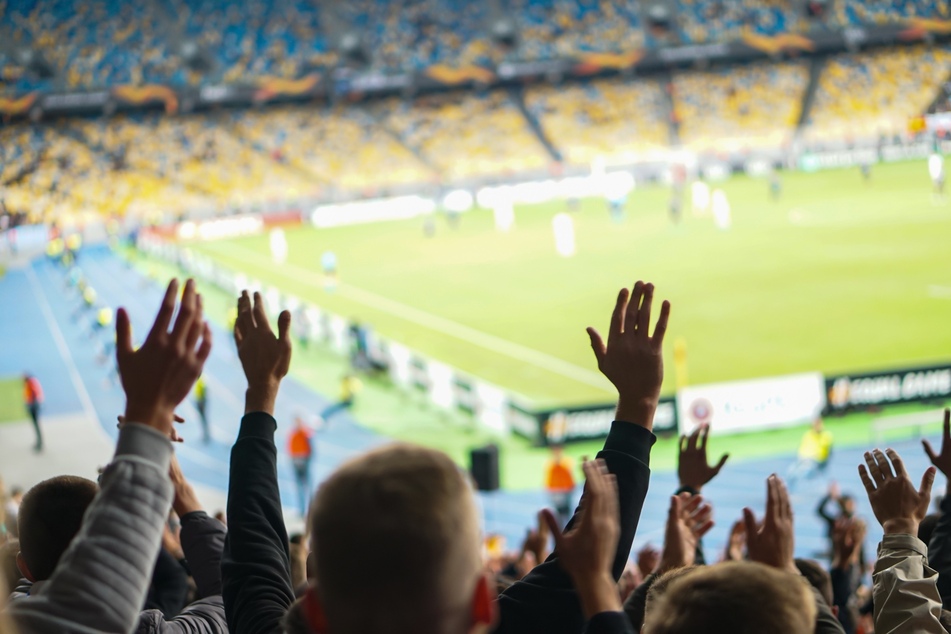 Großes Gejubel in der Fankurve beim Stadionbesuch.