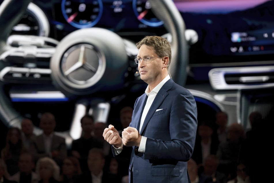 Mercedes-Chef Ola Källenius (56) will das "Verteidigungsprofil" des Konzerns erweitern.