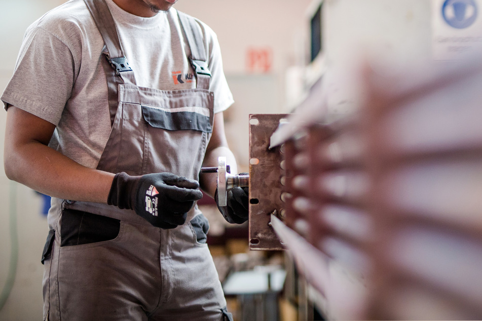 Viele Unternehmen müssen ihre Mitarbeiter in Kurzarbeit schicken.