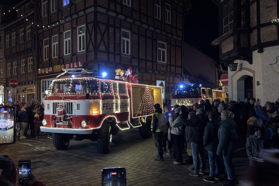 Die historischen Wagen wurden liebevoll geschmückt und sorgten für strahlende Kinderaugen.