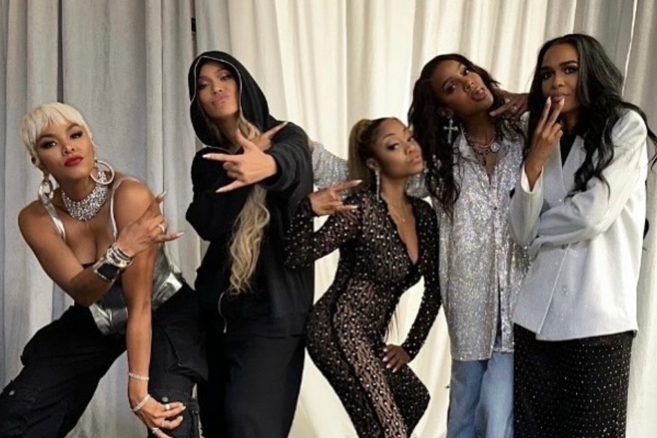 Beyoncé (second from l.) and her former Destiny Child's members threw up deuces while posing backstage at her Renaissance Houston show.