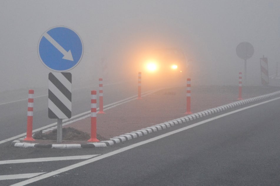 In den kommenden zwei Nächten müssen Autofahrer aufpassen: Für Hessen wird teils dichter Nebel vorhergesagt. (Symbolfoto)