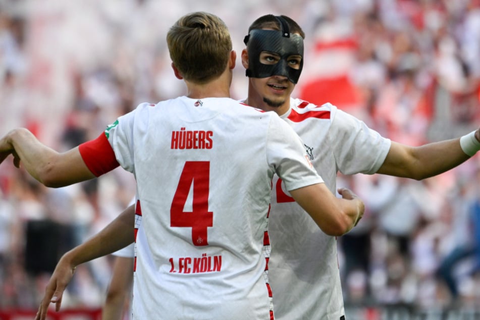 Gegen den 1. FC Kaiserslautern musste Tim Lemperle (23) wegen eines Nasenbruchs mit einer Spezialmaske auflaufen.