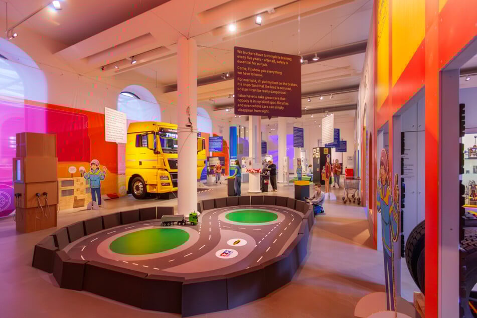 Das Verkehrsmuseum Dresden zeigt Geschichte und Technik rund um Mobilität.