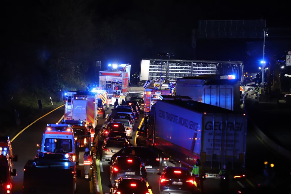 Der Unfallfahrer kam erst zum Stehen, als er auf der A1 zwischen Hagen-West und Gevelsberg mit seinem Sattelzug in den Gegenverkehr geriet.